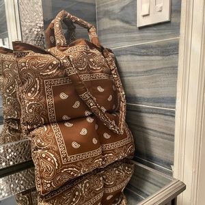 Brown bandana puffer tote bag
